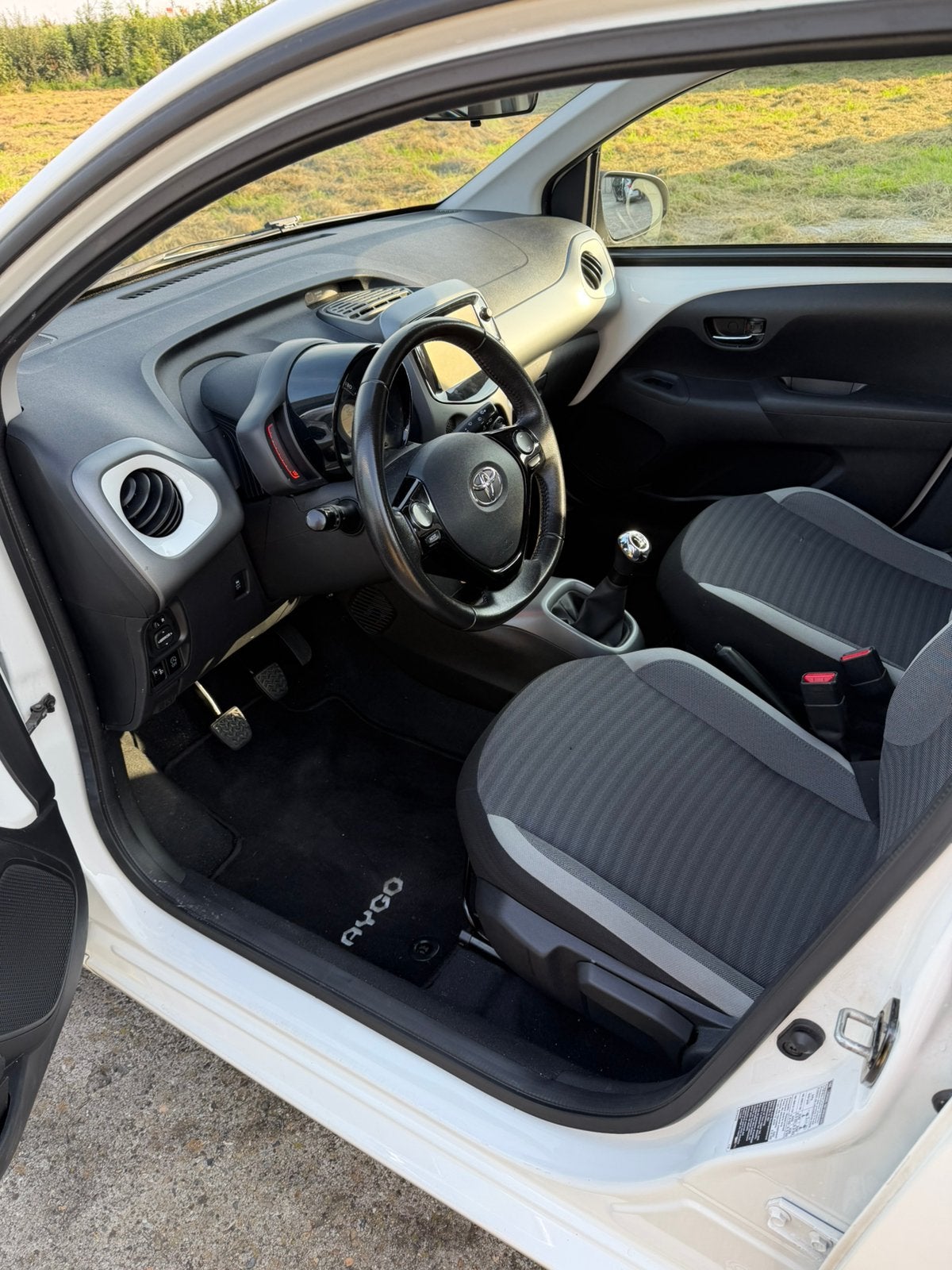 Foto 17 van Toyota Aygo 1.0 Vvt-i X-Play 5D 2018 Wit camera