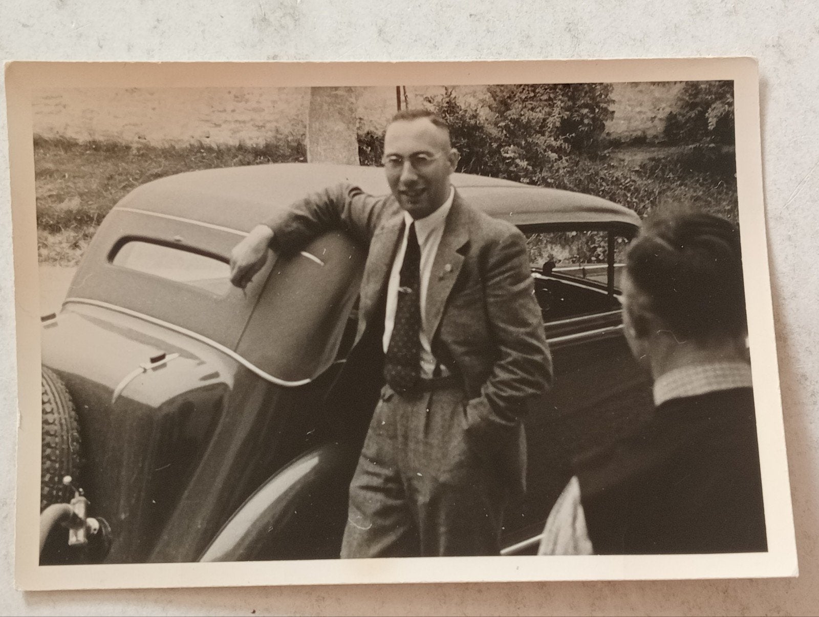 Man met auto, Ophalen of Verzenden