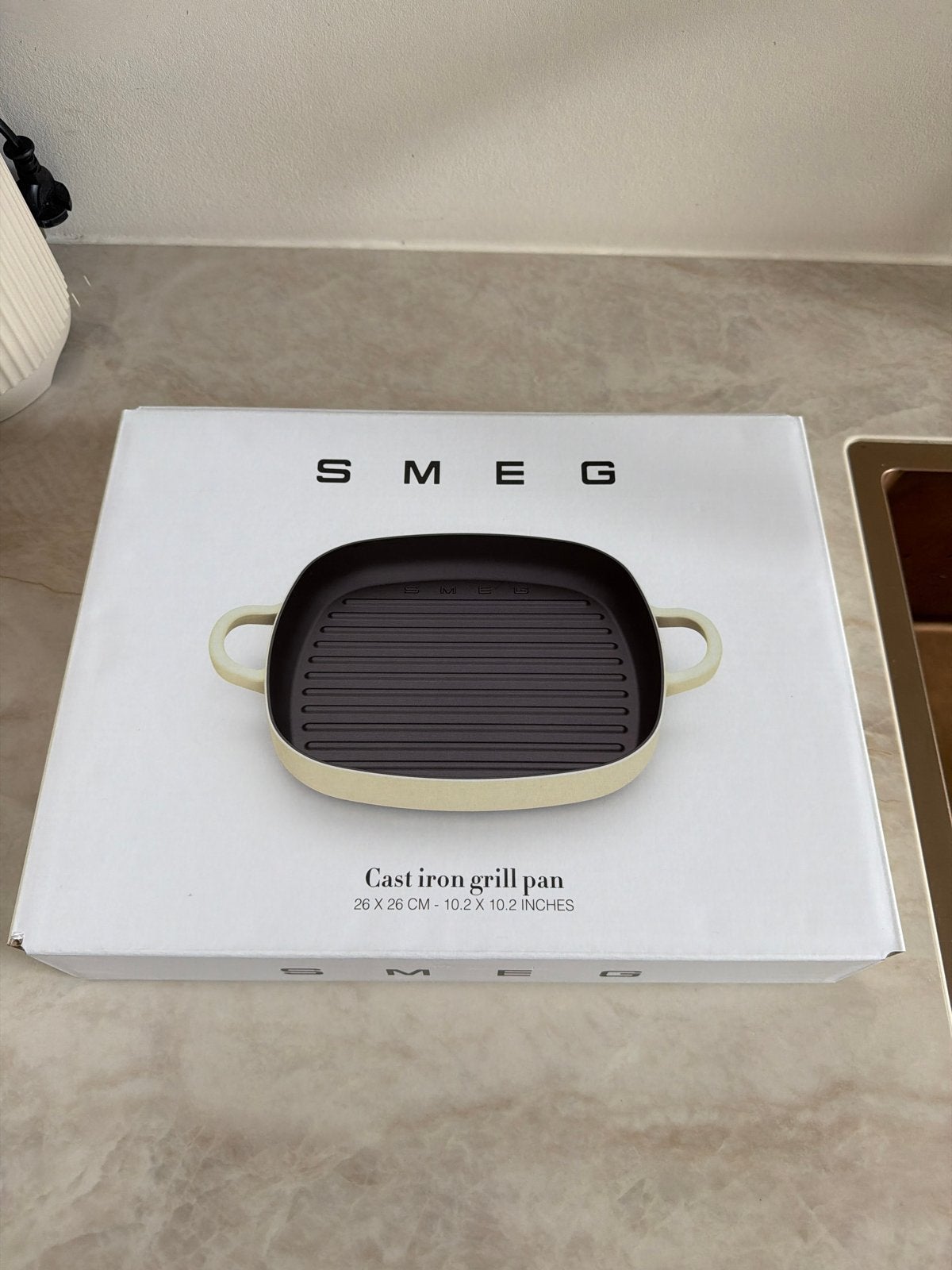 SMEG Gietijzeren Grillpan 26x26 cm - Nieuw in doos, Ophalen, Gietijzer, Overige typen, Nieuw