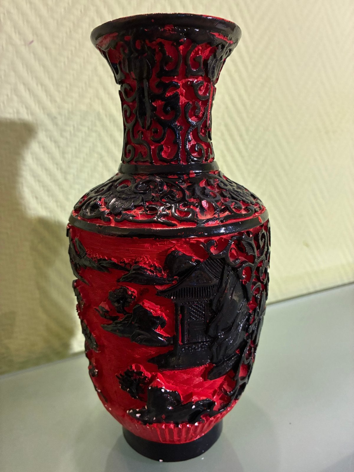 Vintage rood zwarte Chinese cinnaber vaas, Antiek en Kunst, Ophalen of Verzenden