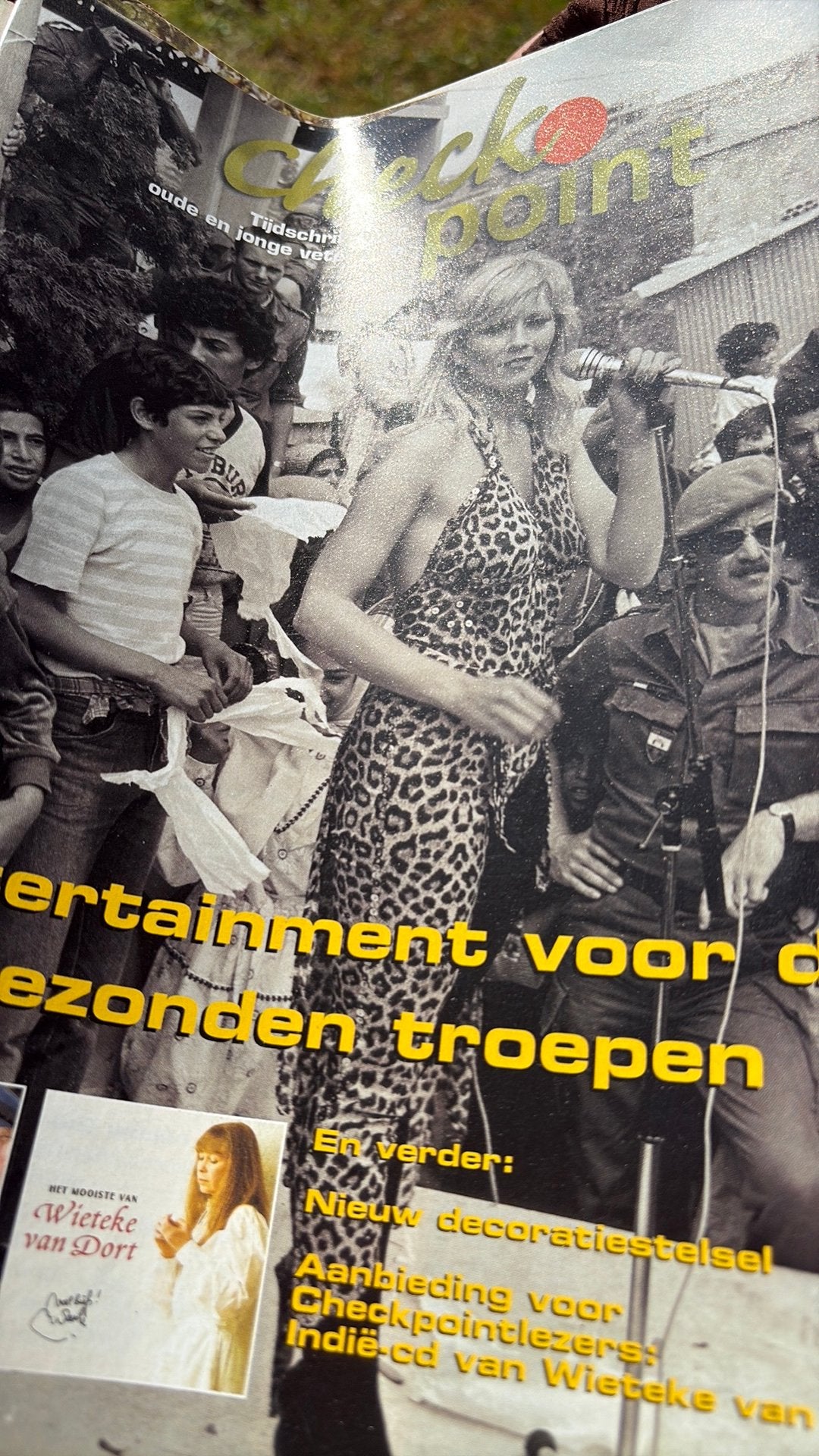 Tijdschrift 2001 wieteke van dort ijmuiden kilima hawaiians, Ophalen of Verzenden, Landmacht, Nederland, Boek of Tijdschrift