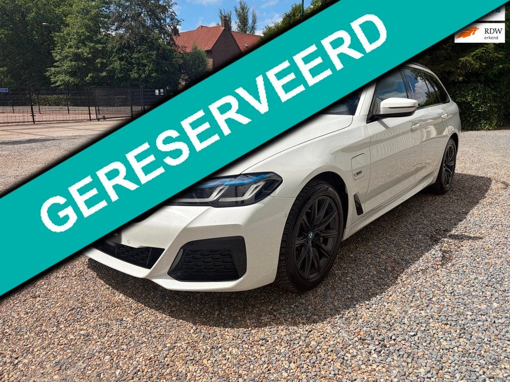 BMW 5-serie Touring 530e xDrive M-pakket Panodak Laserlight, Auto's, BMW, 1998 cc, Gebruikt, Zwart, 4 cilinders