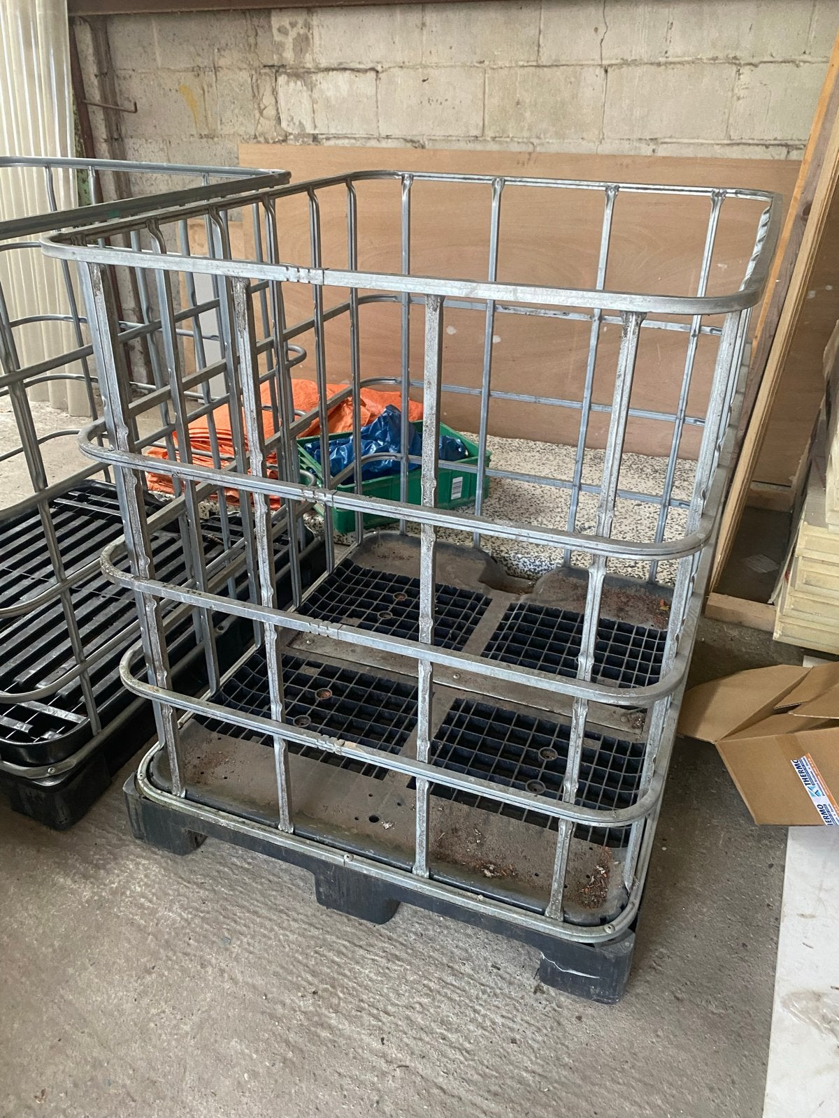 2x Plastic Pallets met Aluminium Kooi - Opslag/Transport, Ophalen, Gebruikt, 100 cm of meer, 60 cm of meer