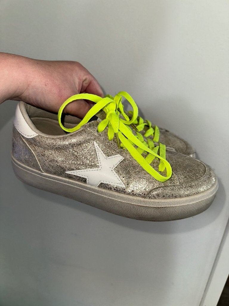 Gouden zomer gympen, Kleding | Dames, Overige kleuren, Ophalen of Verzenden, Sneakers of Gympen, Onbekend