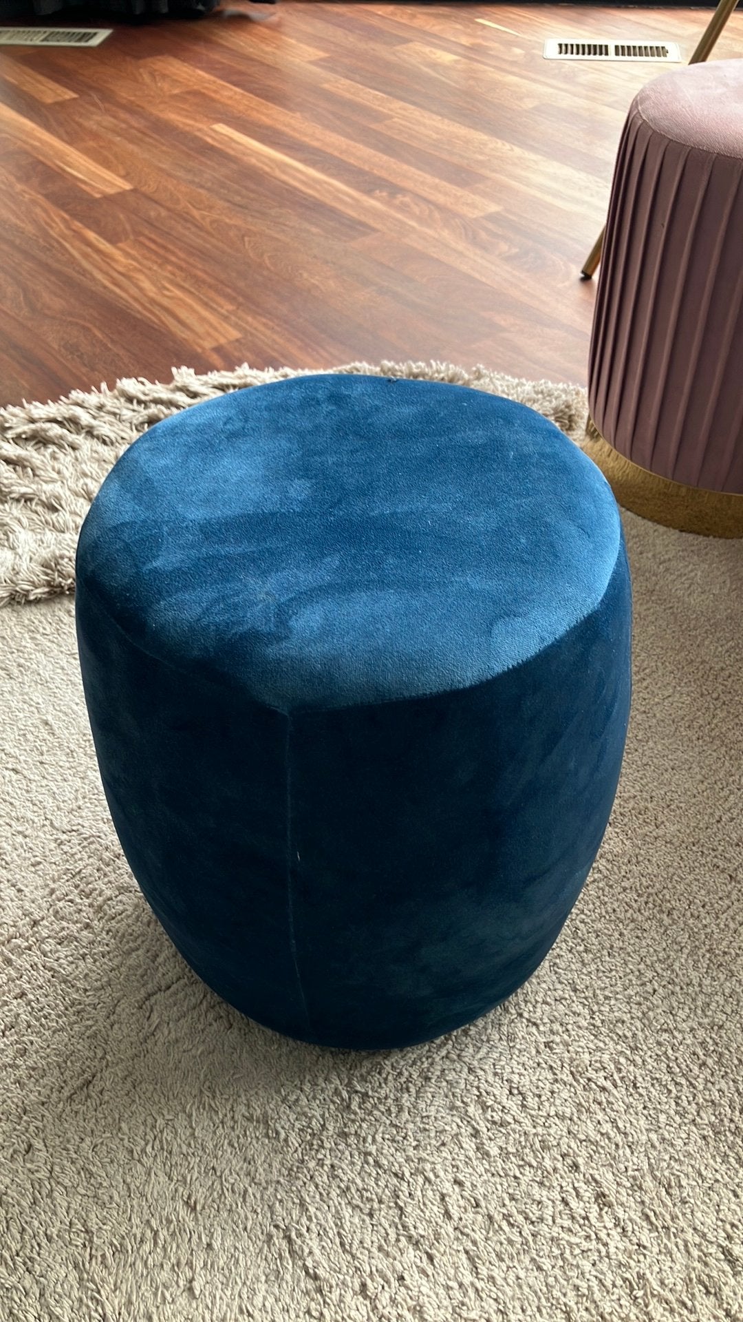 Velvet blauw poefje, Ophalen, Zo goed als nieuw, Rechthoekig, Minder dan 50 cm