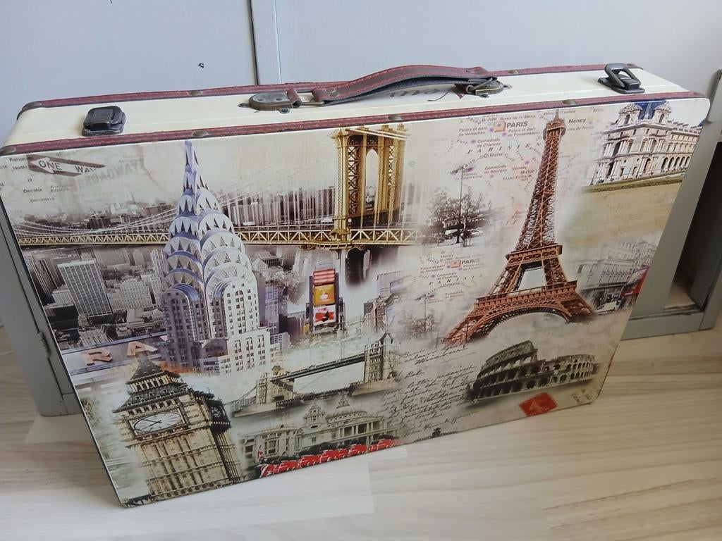 Vintage koffer met wereldsteden print - 54x39 cm, Overige materialen, Gebruikt, 50 tot 60 cm, Ophalen of Verzenden