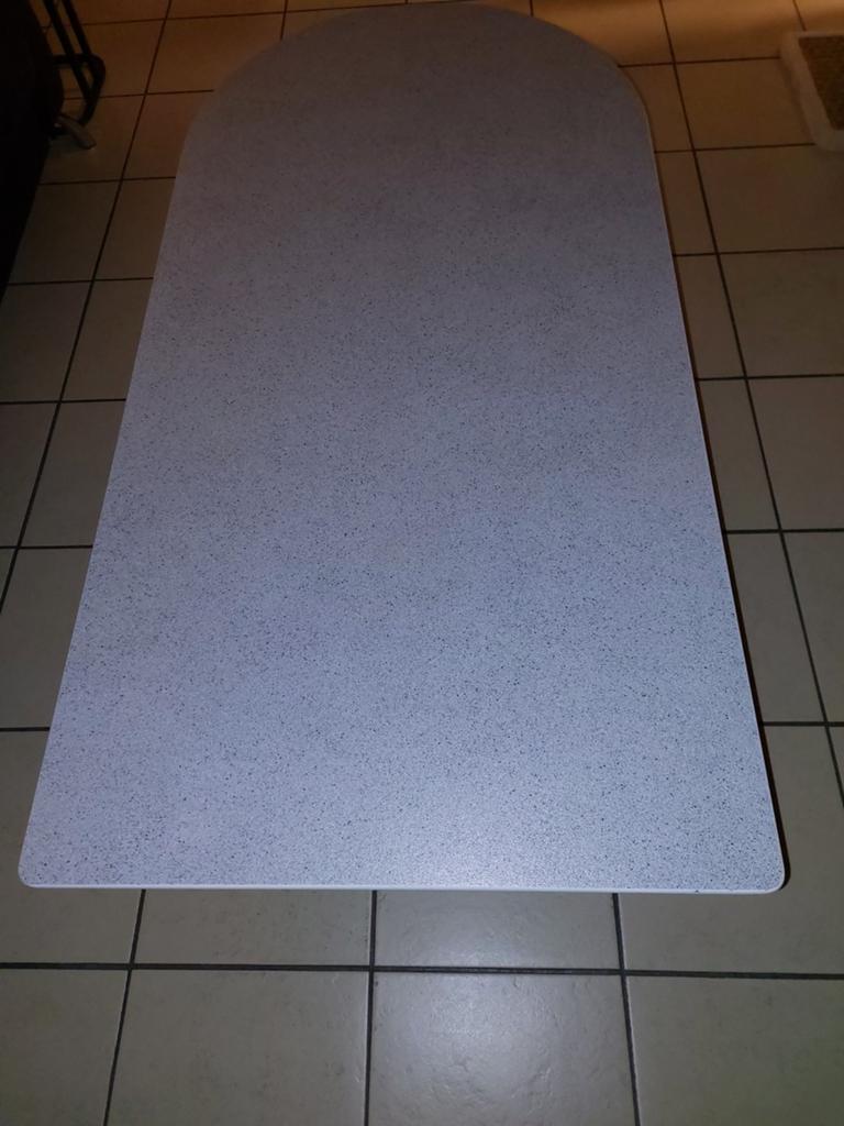 Moderne salontafel met unieke vorm en opbergruimte, Huis en Inrichting, Tafels | Salontafels, Ophalen, Overige materialen, Gebruikt