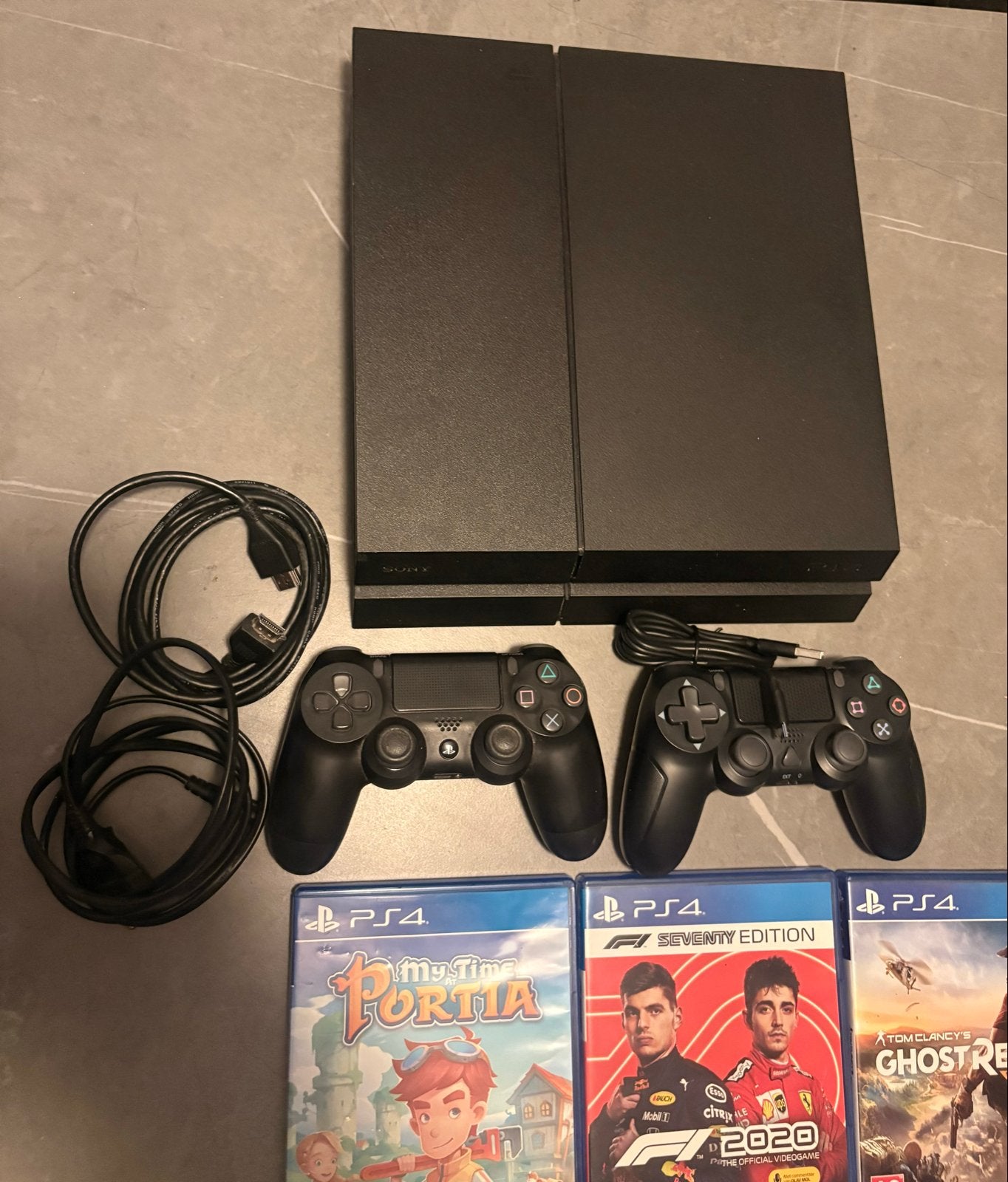 PS4 Console met 2 controllers en 5 spellen, 500 GB, Met 2 controllers, Ophalen of Verzenden, Zo goed als nieuw