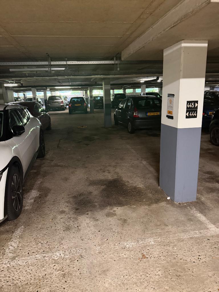 Auto parkeerplaats Almere Centrum, Huizen en Kamers, Garages en Parkeerplaatsen, Almere
