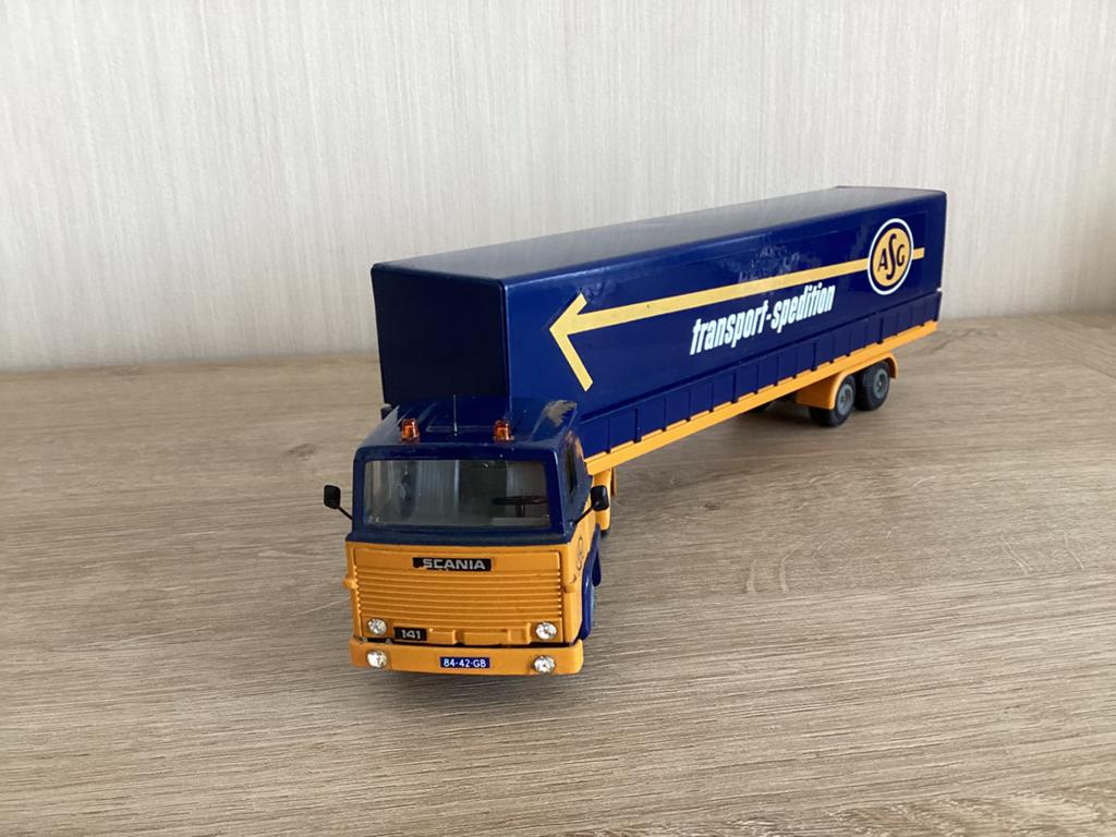 Mooie Scania 141 V8 kant cab Spiegels zwaailicht oplegger, Ophalen of Verzenden, Zo goed als nieuw, Bus of Vrachtwagen, Tekno