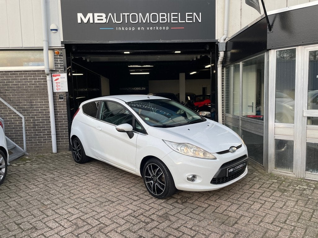 Ford FIESTA 1.6 Ghia /Apk/L.M-velgen/Airco/Clima/Luxe Uitvoe, Auto's, 1596 cc, Gebruikt, Parkeersensor, 4 cilinders