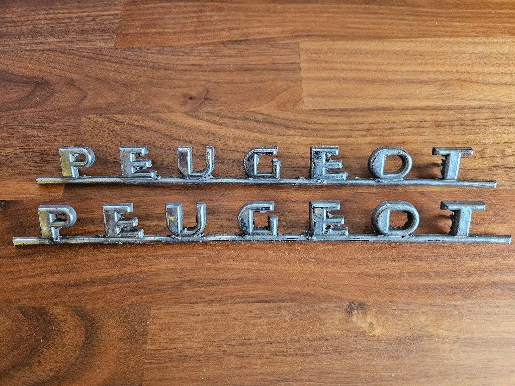 2x Peugeot embleem logo, Ophalen of Verzenden