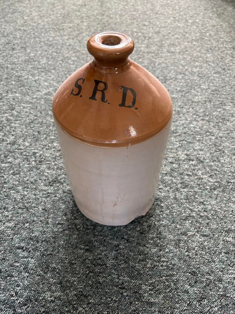 Antieke aardewerken kruik S.R.D. 1940, Ophalen