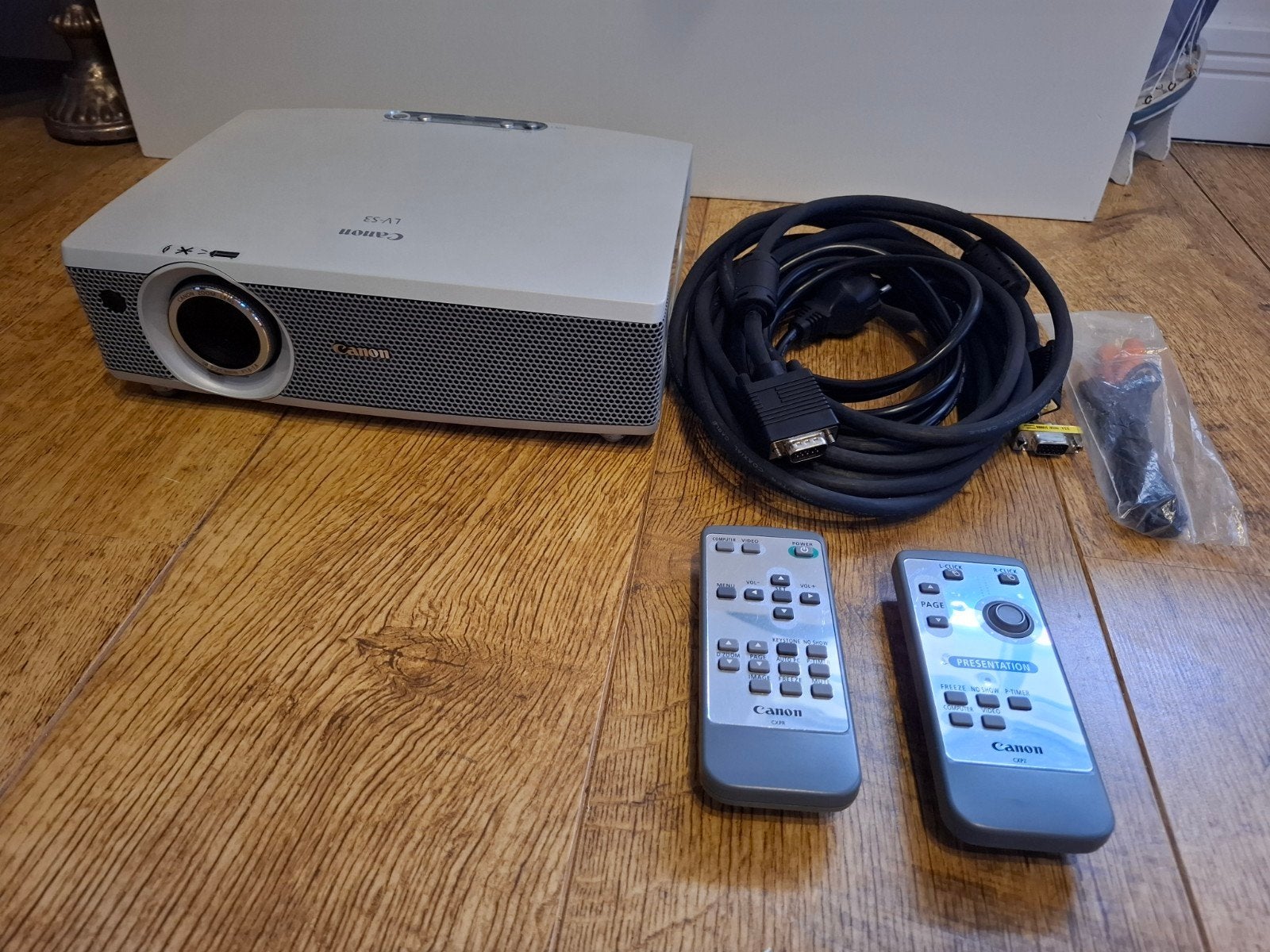 Canon LV-S3 Beamer - Inclusief Afstandsbedieningen, Overige technologieën, Canon, Ophalen of Verzenden, Zo goed als nieuw