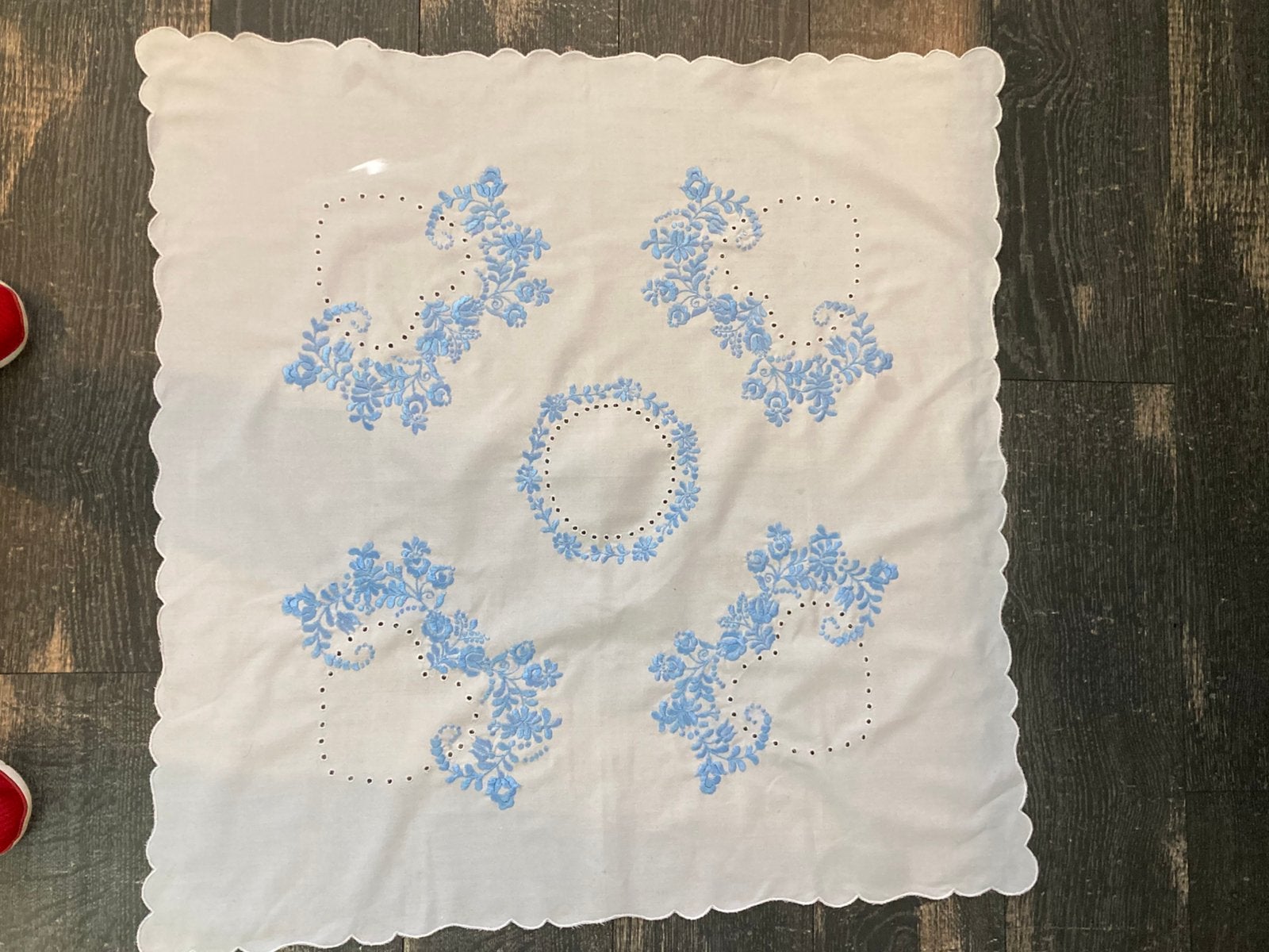 Geborduurd tafelkleedje 80cm (010925), Ophalen of Verzenden, Gebruikt, Vierkant