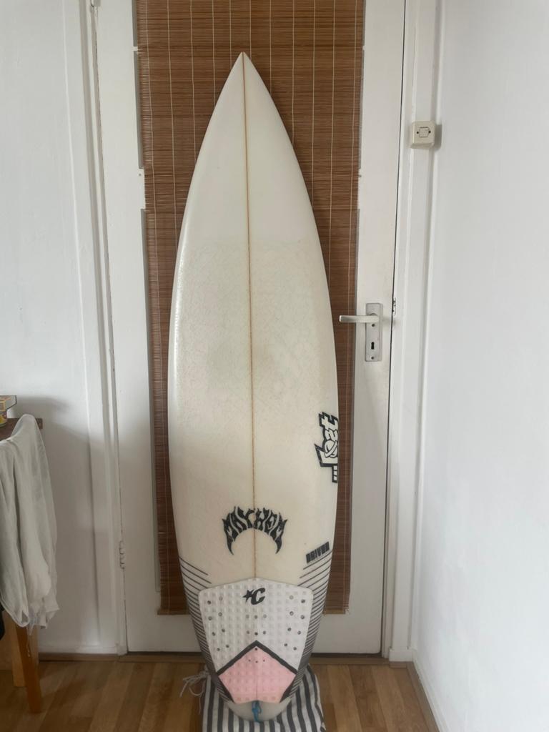 Lost driver round tail shortboard 5.7, Watersport en Boten, Golfsurfen, Ophalen, Zo goed als nieuw, Shortboard