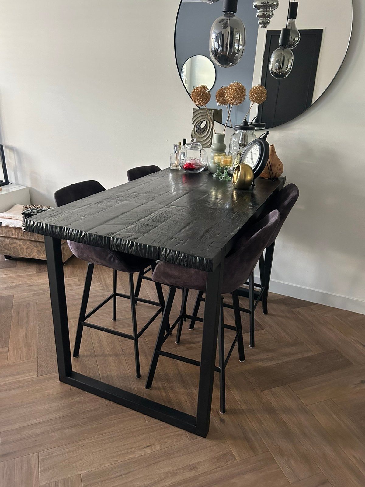 Mooie bartafel met 4 krukken