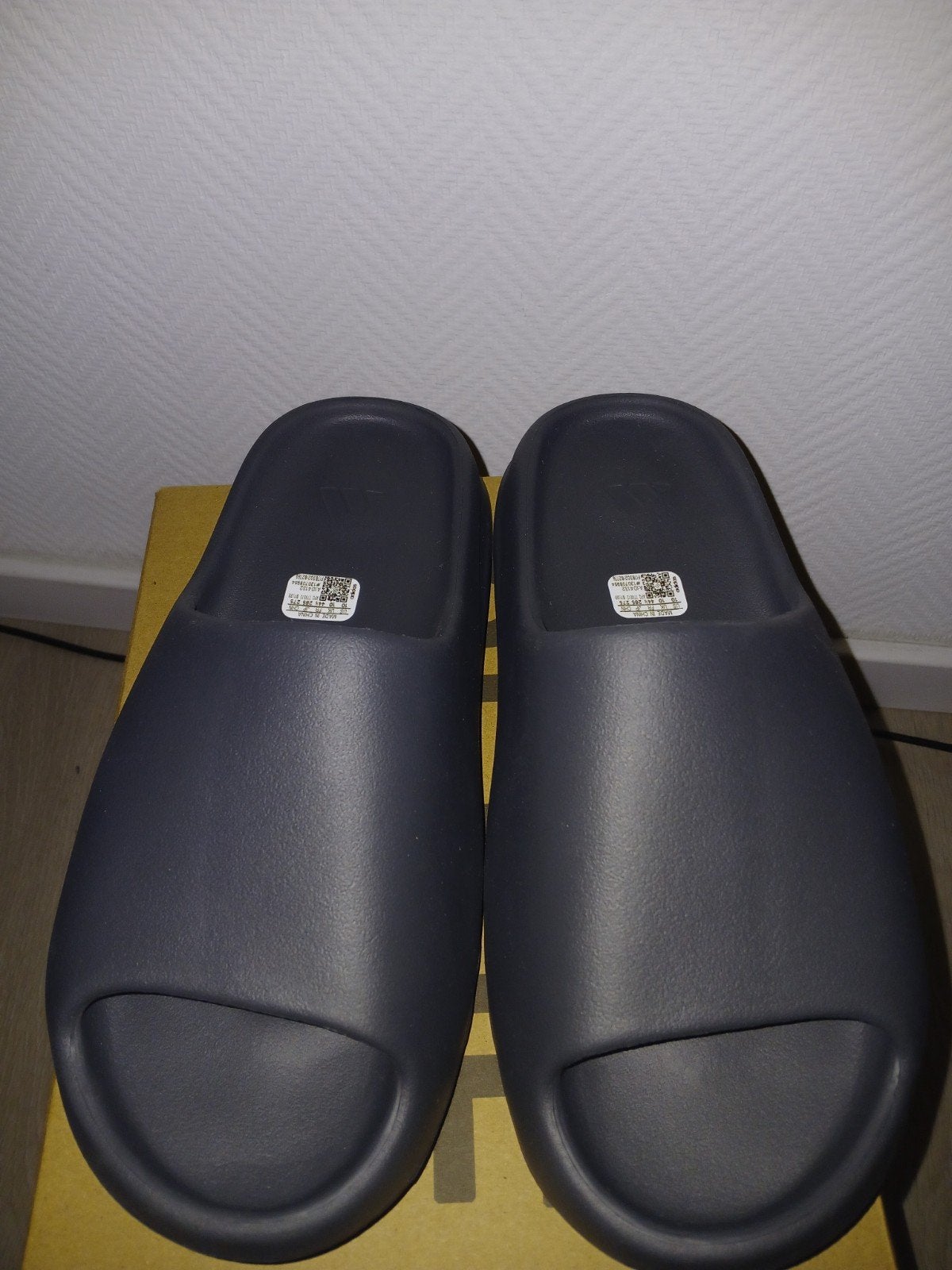 Yeezy Slide Granite – Maat 44½, Kleding | Dames, Schoenen, Slippers, Adidas, Nieuw, Ophalen of Verzenden
