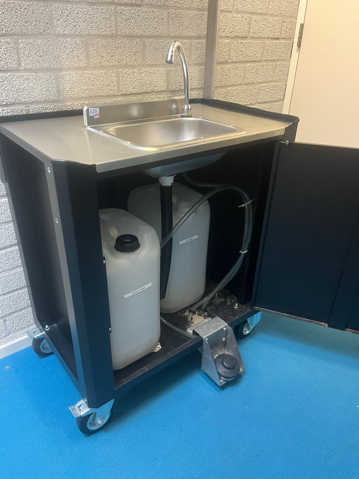 Mobiele RVS Wasbak met Watervoorziening en Afvoer, Ophalen of Verzenden, Gebruikt