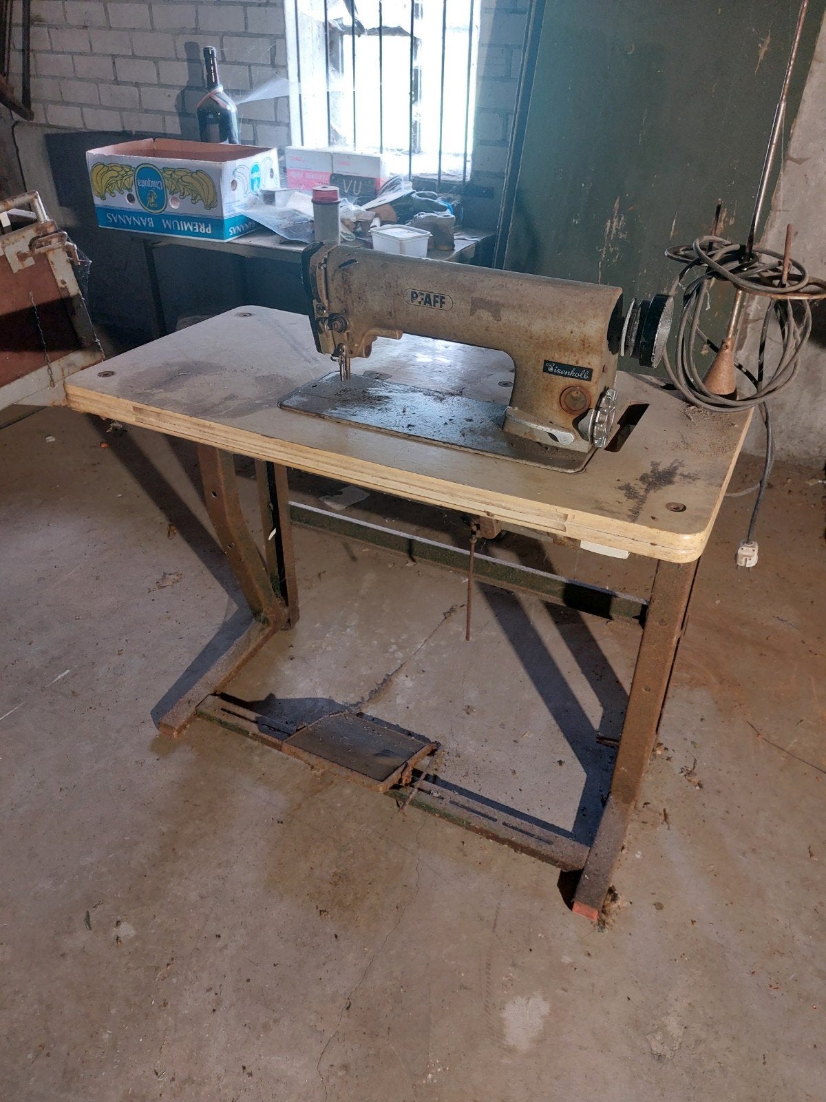 Industriële Pfaff Eisenkoll naaimachine, Ophalen, Naaimachine, Industrieel, Gebruikt