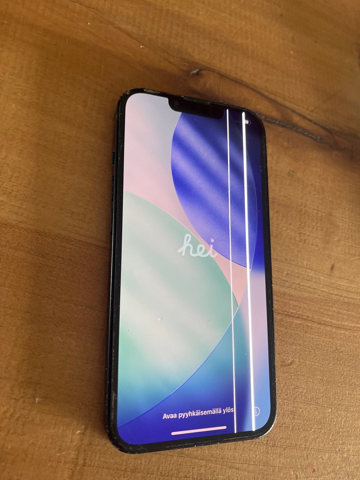IPhone 13 met beschadigde achterkant en streep op scherm, Telecommunicatie, Mobiele telefoons | Apple iPhone, Ophalen, Gebruikt