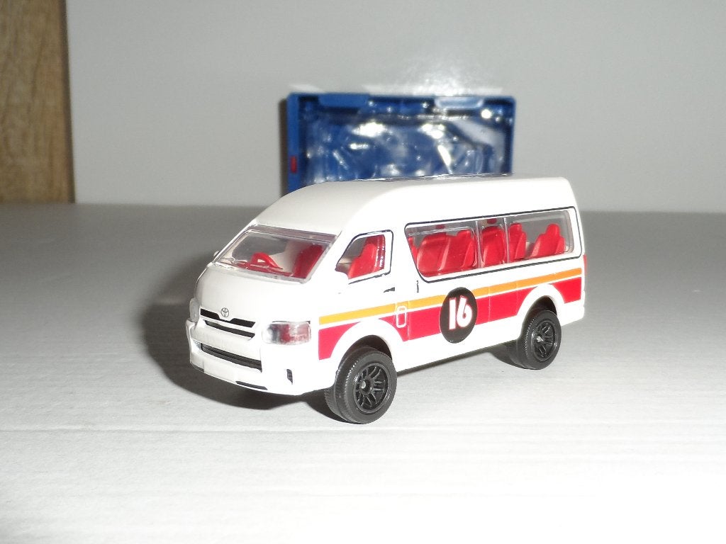 Majorette Tune Ups serie 1 - Toyota Hiace "Cool" - 1:64, Ophalen of Verzenden, Nieuw, Auto