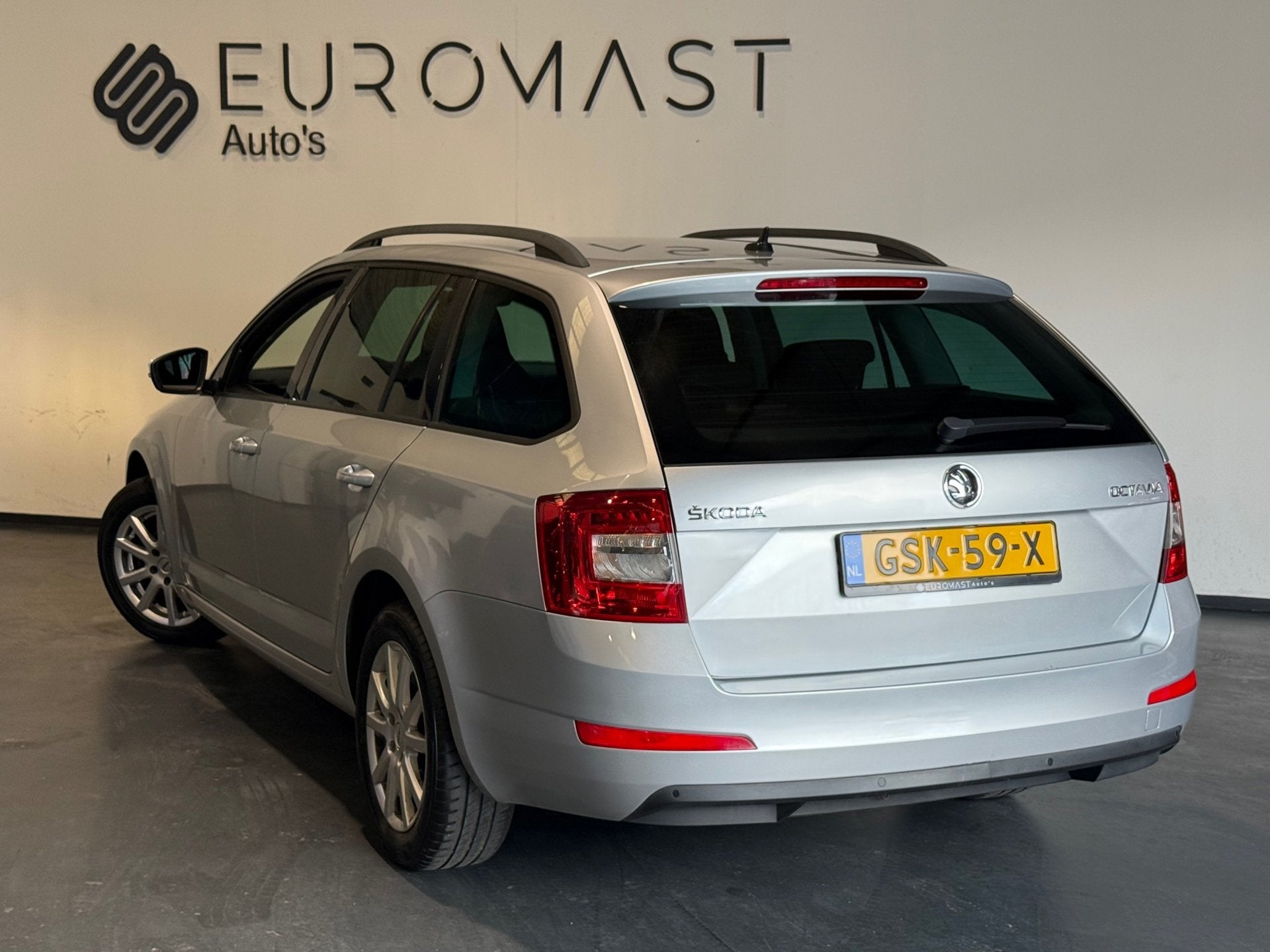 Skoda Octavia Combi 1.6 TDI Greentech Style Automaat Cruise, Stof, Gebruikt, Euro 6, 116 pk