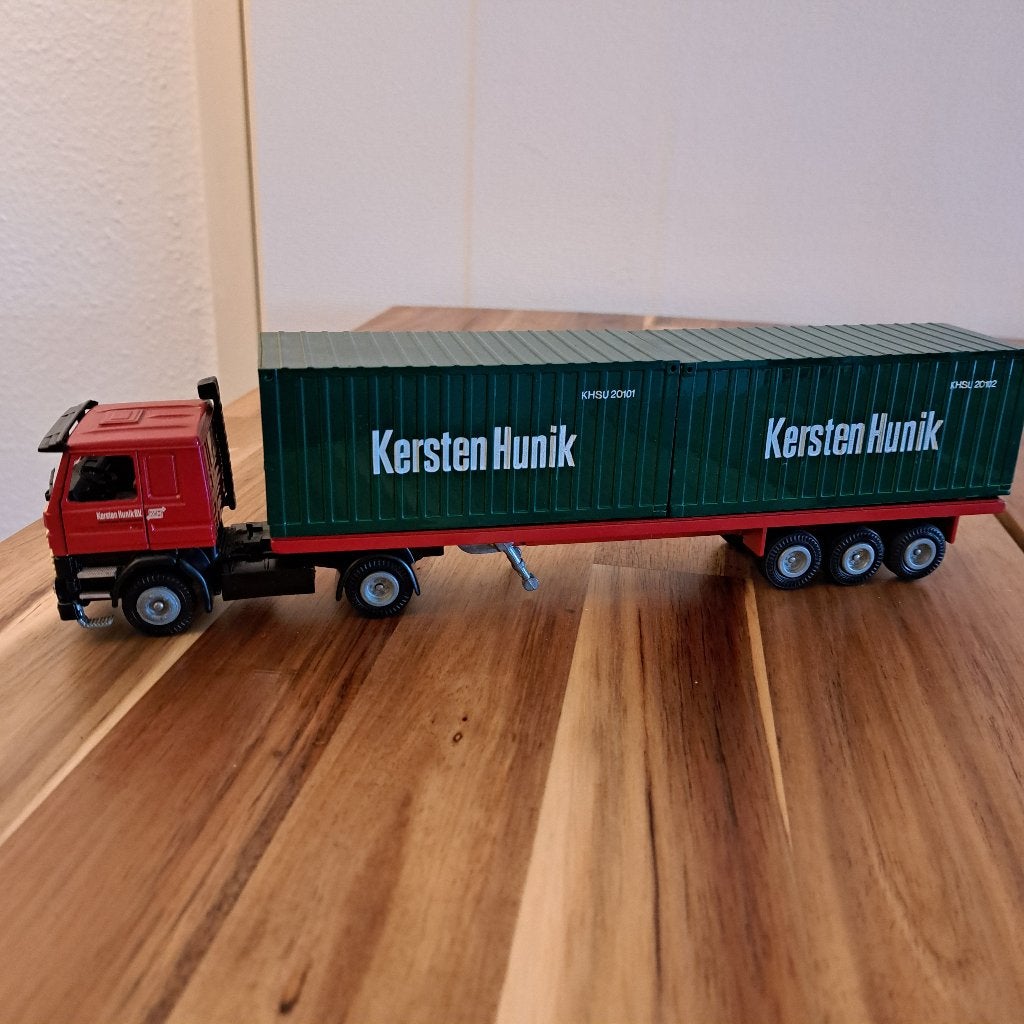 SCANIA ,S 141-142 MET CONTAINERS & TRAILERS N.ST TEKNO ., Verzenden, Zo goed als nieuw, Bus of Vrachtwagen, Tekno