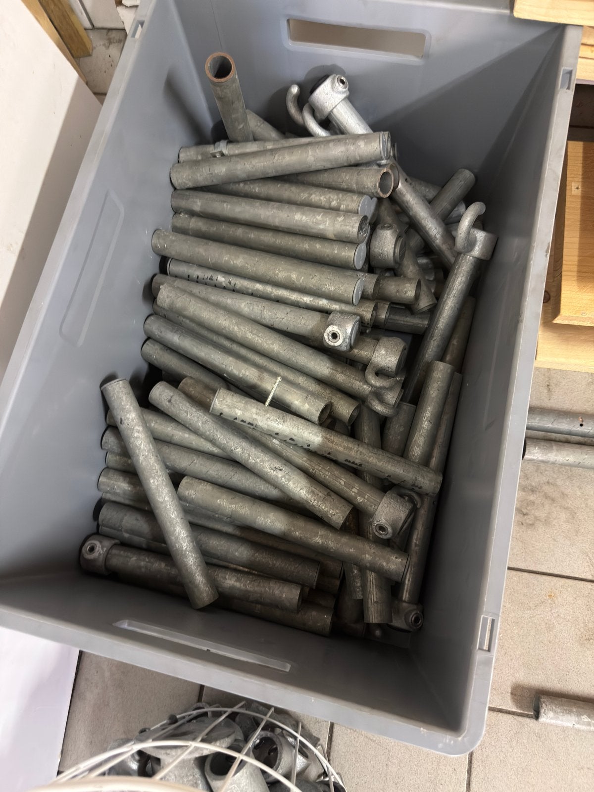 Metalen steiger buizen en koppelstukken voor constructie, Ophalen, Gebruikt