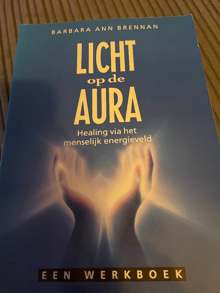 Licht op Aura, Spiritualiteit algemeen, Overige typen, Ophalen of Verzenden, Zo goed als nieuw