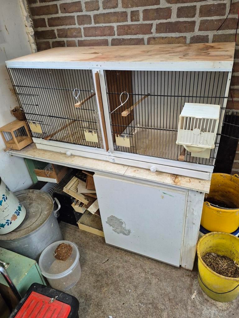 Te koop dubbele broedkooi/uitvliegkooi., Dieren en Toebehoren, Vogels | Hokken en Kooien, Ophalen, Hout, Broedkooi of Kweekkooi