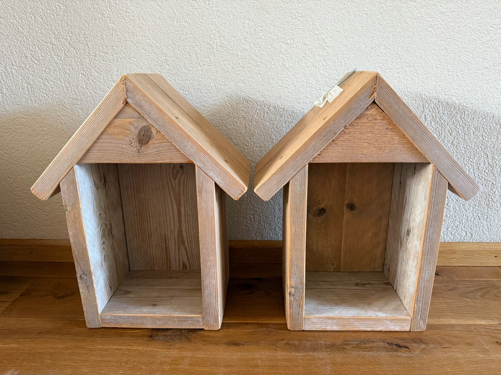 Twee houten huisjes, Ophalen, Zo goed als nieuw