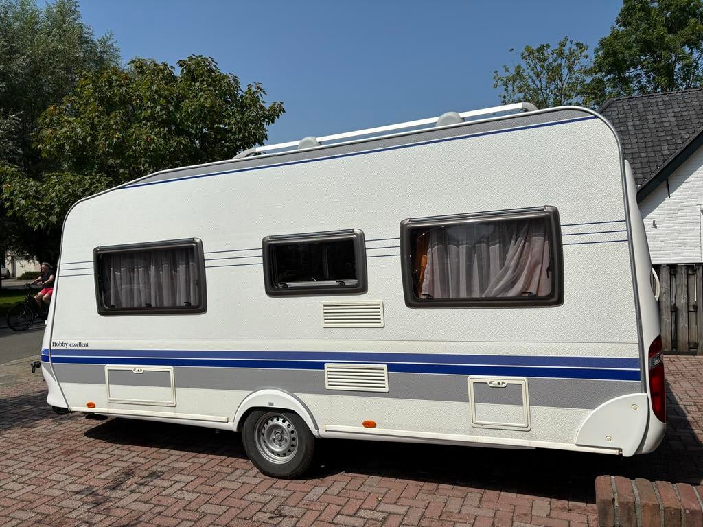 Hobby Excellent 460 UFE - Incl. voortent en zakluifel, Rondzit, Hobby, Frans bed, Particulier