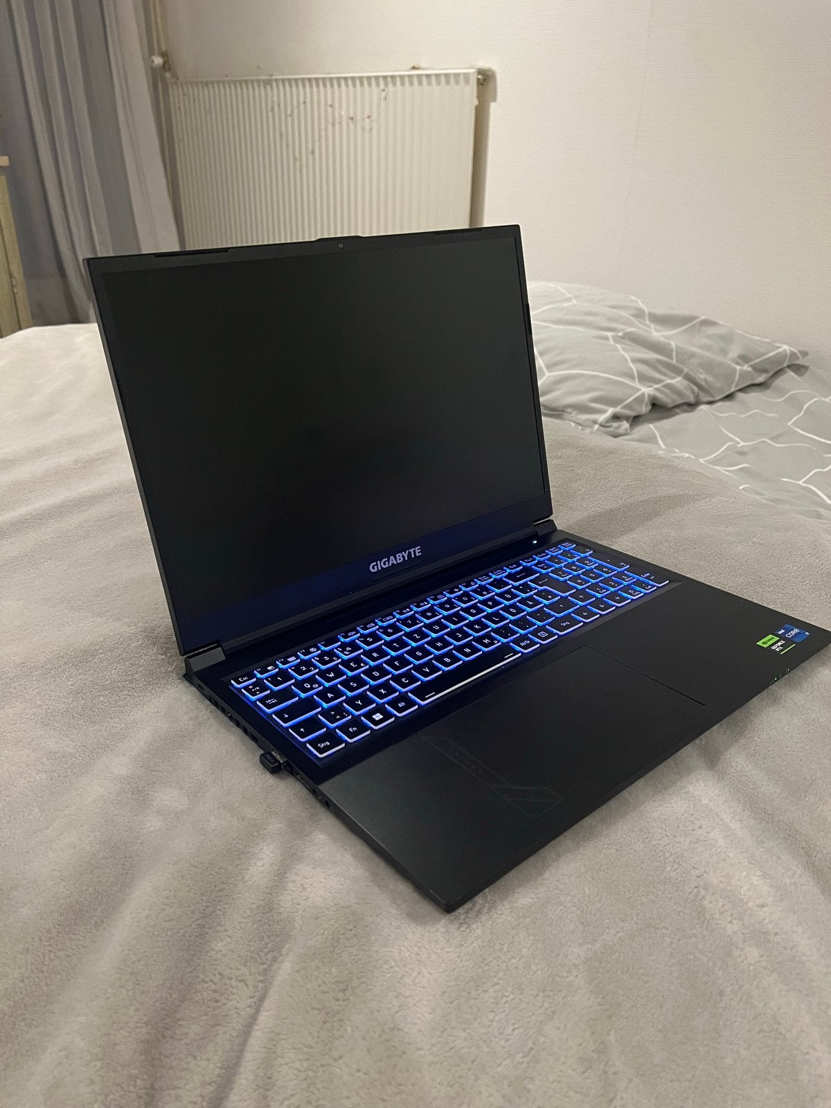 GIGABYTE G6 MF 2024 /16gb /1tb/ RTX 4050, Computers en Software, Ophalen, Met videokaart, Qwerty, Zo goed als nieuw