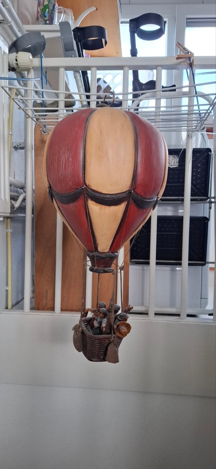 Decoratieve Luchtballon met Mandje en Figuurtjes, Ophalen of Verzenden, Zo goed als nieuw