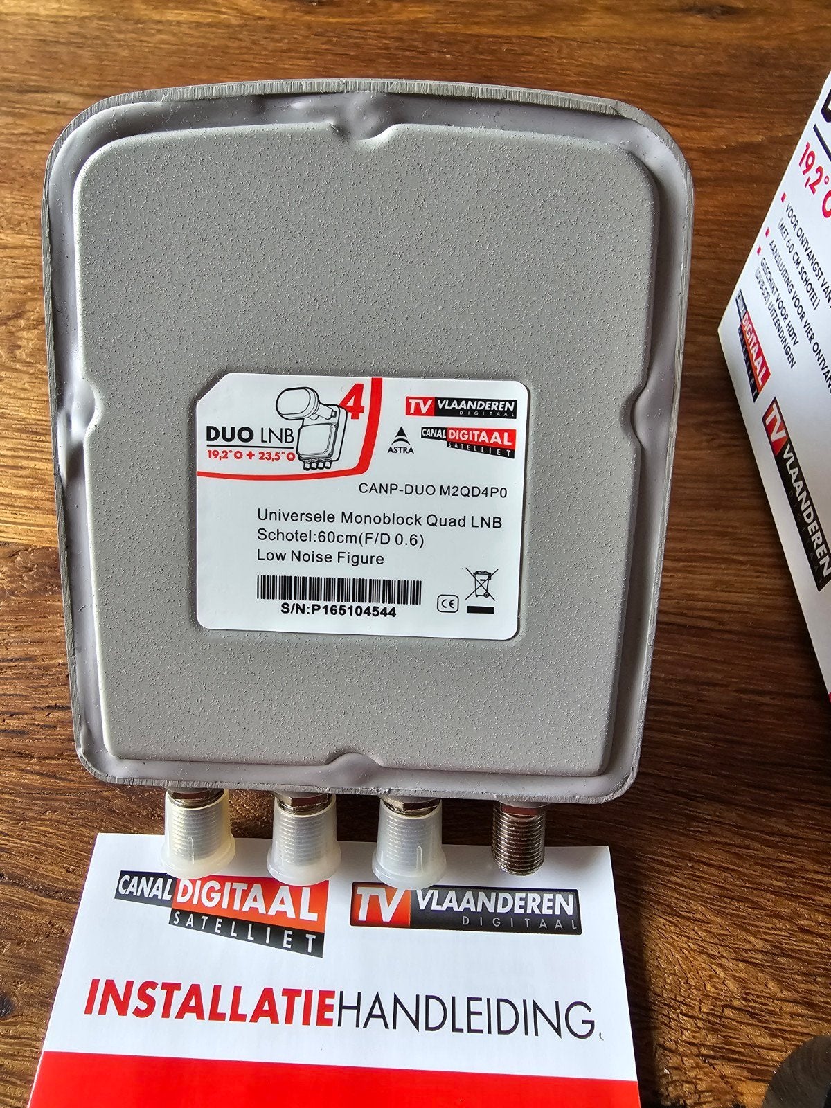Nieuwe DUO LNB Quad met 4 aansluitingen, Ophalen of Verzenden, Nieuw, 50 Hz, Overige merken