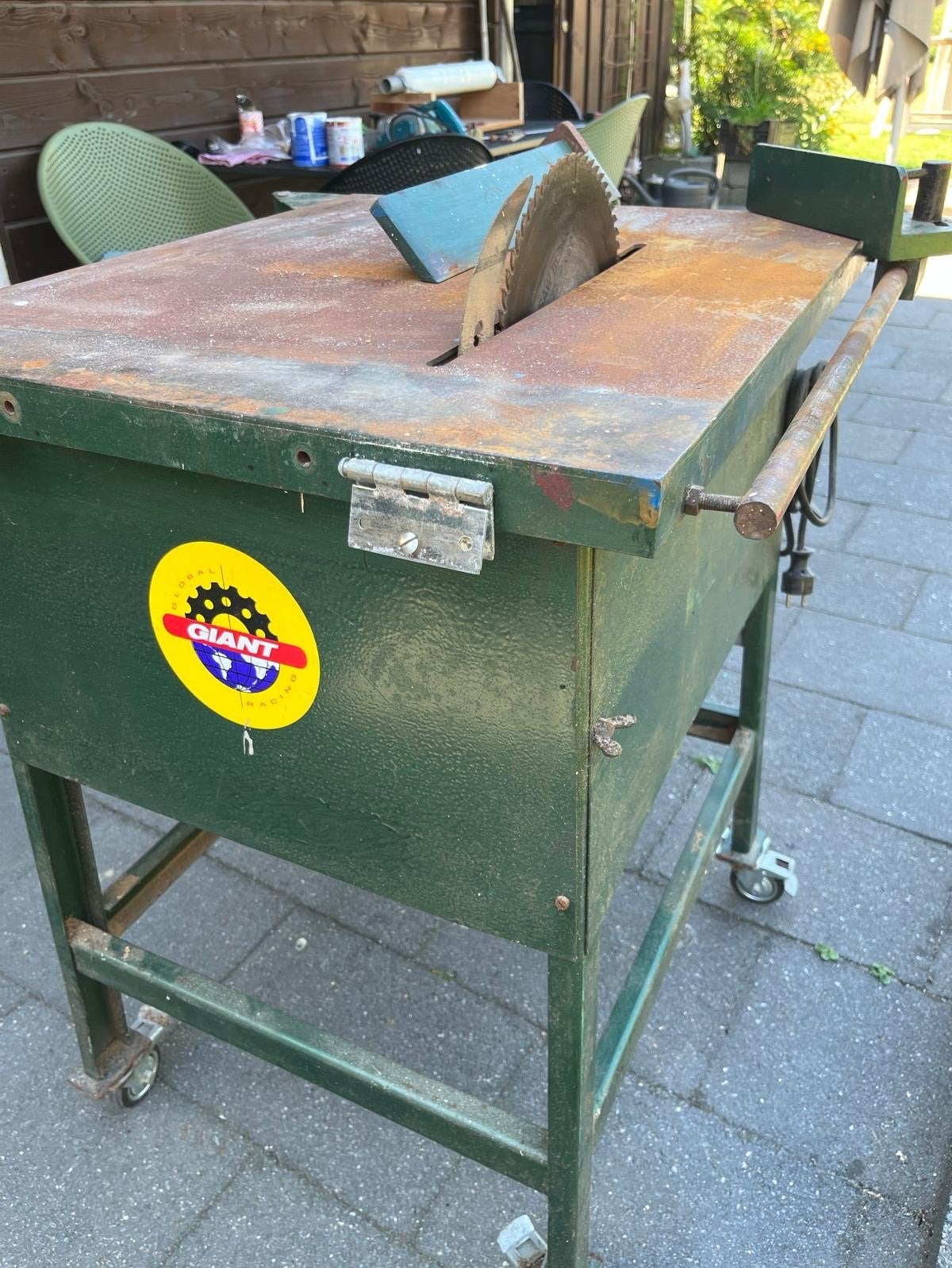 Robuuste Giant Cirkelzaag op onderstel met wielen, Ophalen, Gebruikt, Cirkelzaag, 70 mm of meer