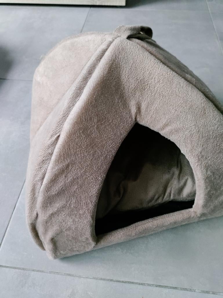 Katten/poezen mand slaaphuisje, Ophalen, Zo goed als nieuw