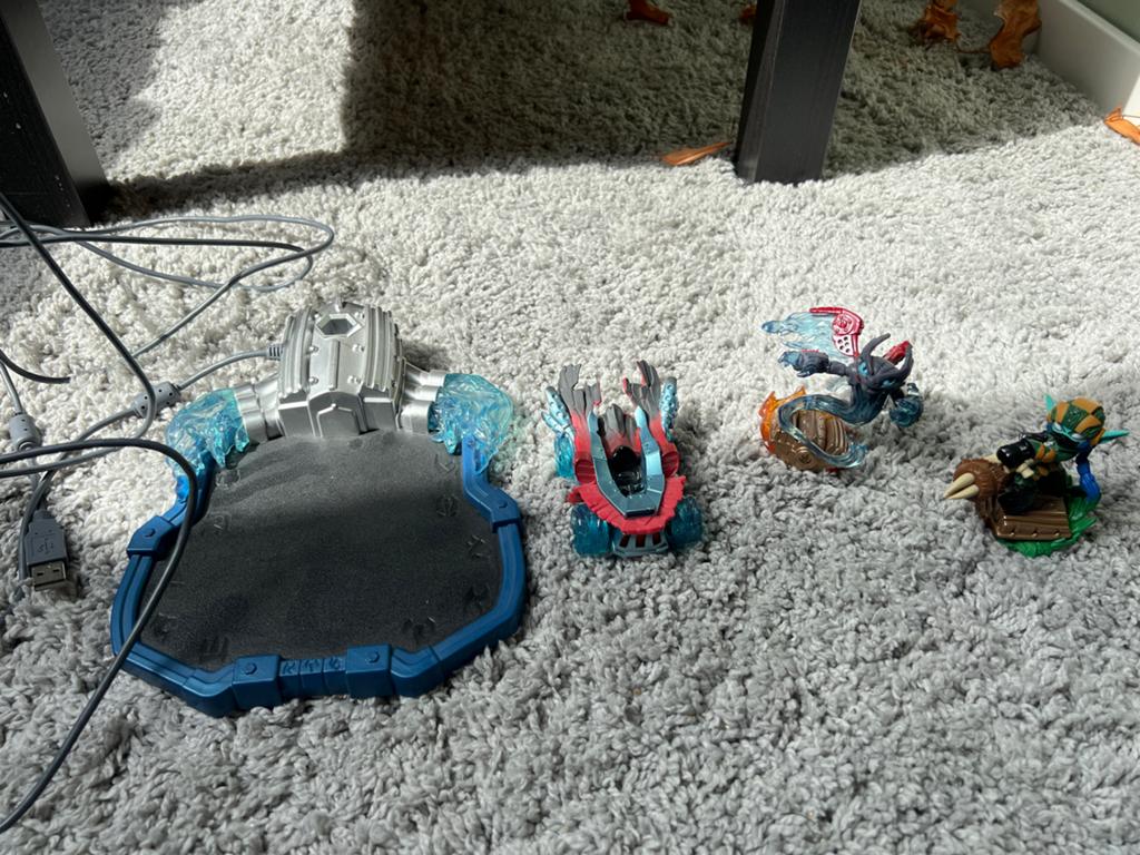 Skylanders SuperChargers Starter Pack met figuren, Ophalen, Zo goed als nieuw