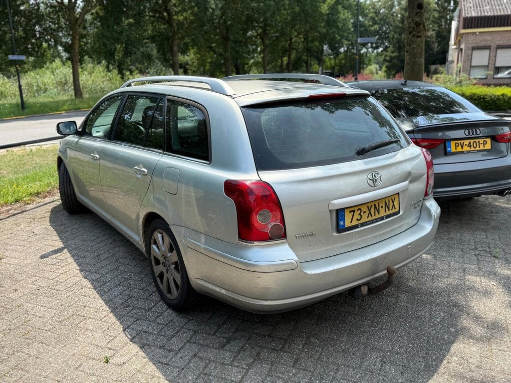 Toyota Avensis Wagon 2.0 D-4D Luna Business, Auto's, Toyota, 1998 cc, 4 cilinders, Origineel Nederlands, Multifunctioneel stuurwiel