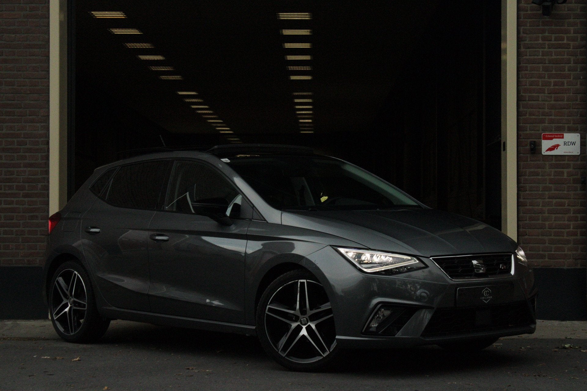 Seat Ibiza 1.0 TSI FR |Pano|KeyLess|LED|DCC|, Auto's, Dealer onderhouden, Stof, Gebruikt, Zwart