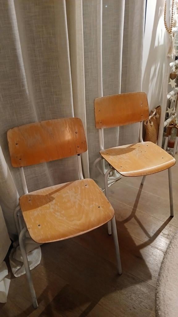 2 Vintage Stoelen met Witte Poten, Huis en Inrichting, Stoelen, Gebruikt, Twee, Wit, Vintage