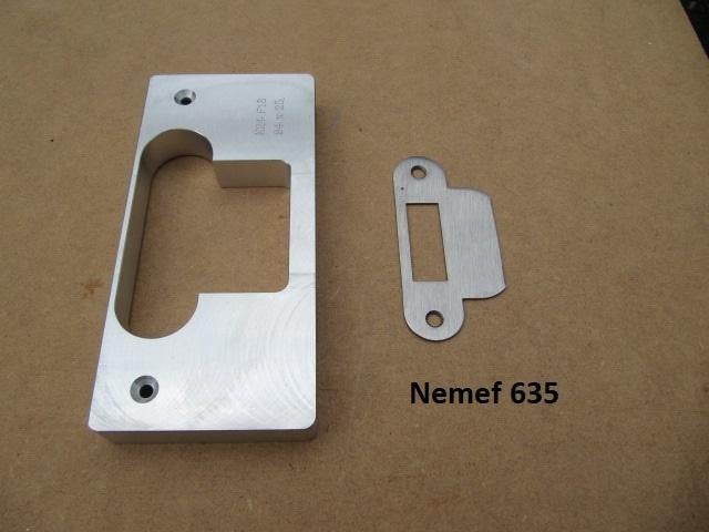 Aluminium freesmal sluitplaat loopslot Nemef 635, Doe-het-zelf en Verbouw, Gereedschap | Handgereedschap, Ophalen of Verzenden