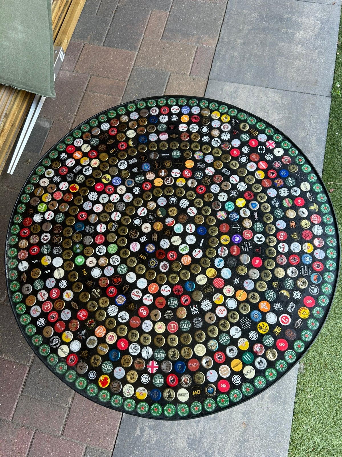 Bierdoppen tafel!, Huis en Inrichting, Ophalen, Zo goed als nieuw, Rond, 50 tot 100 cm