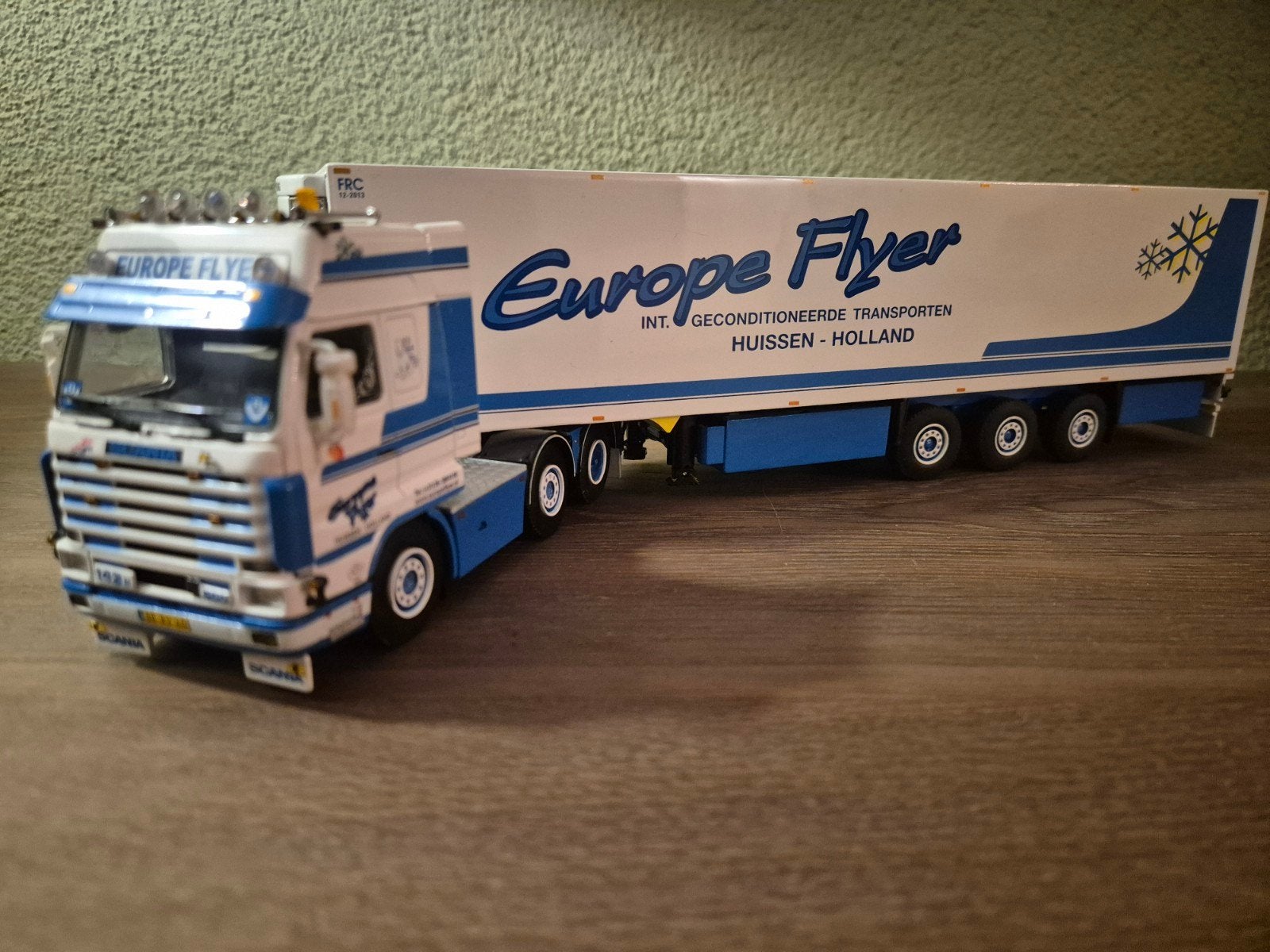 WSI Collectibles Scania 3 Estepe 143m Europe Flyer, Ophalen of Verzenden, Nieuw, Bus of Vrachtwagen, Wsi