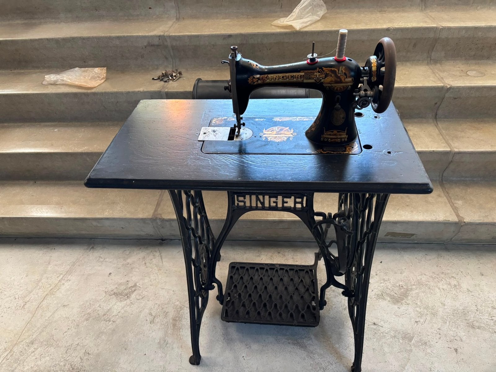 Antieke Singer Naaimachine met onderstel, Antiek en Kunst, Ophalen