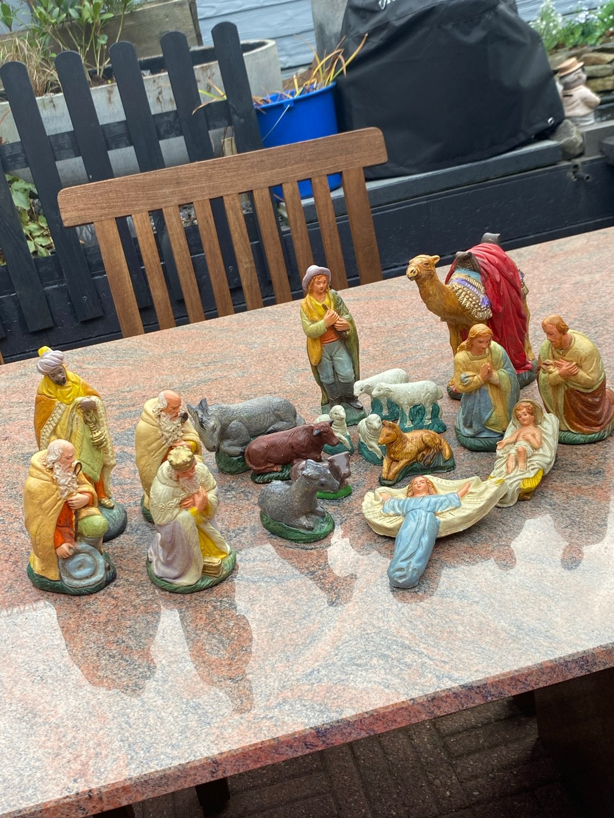 Twee groupen vintage kerststal beelden moeten weg, Diversen, Ophalen, Gebruikt