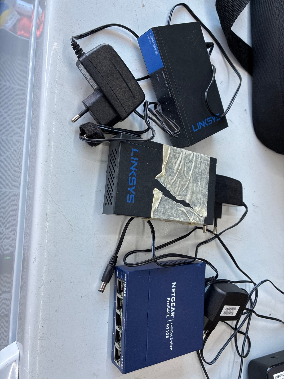 Netgear en Linksys Gigabit Switches (GS105, LGS105), Computers en Software, Ophalen, Gebruikt, A, A