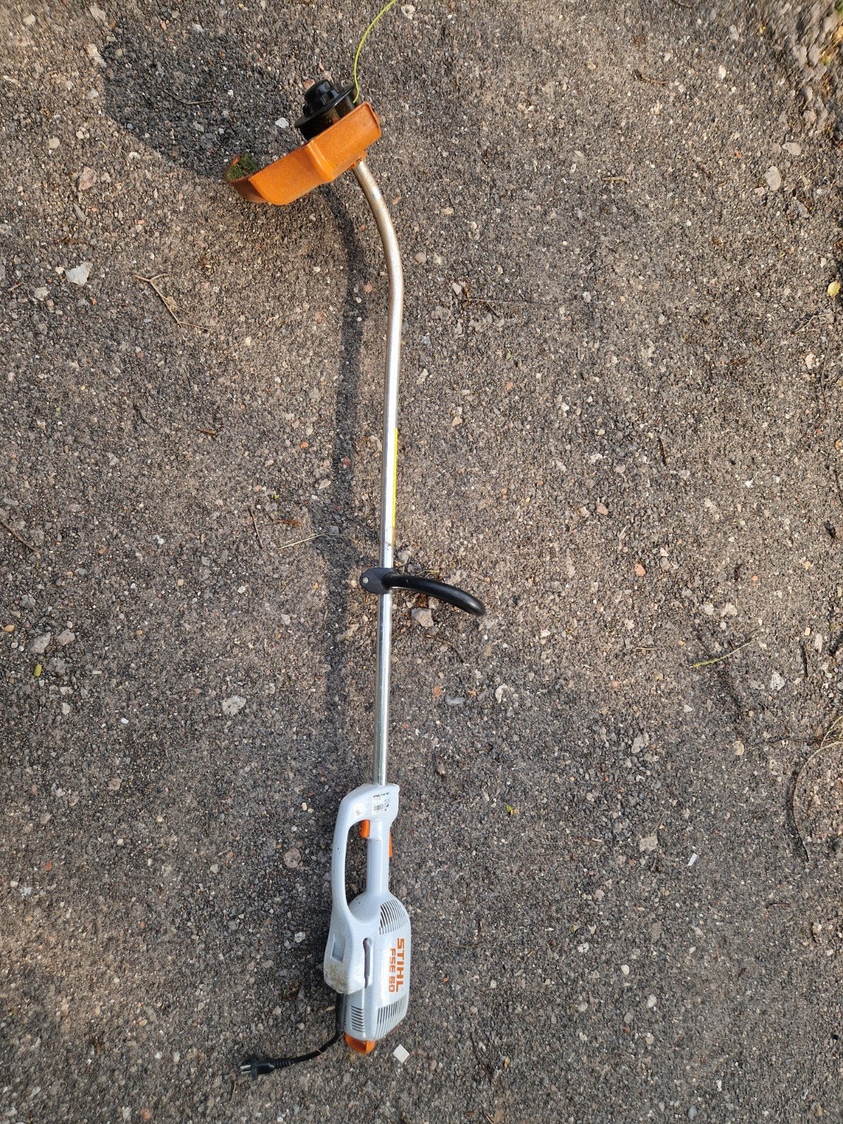 Stihl FSE 60 elektrische bosmaaier - Zo goed als nieuw, Ophalen, Gebruikt, Elektrische grasmaaier, Stihl