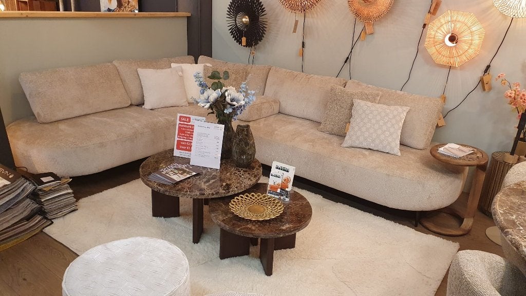 SEVN Danique hoekbank beige 320 x 230 cm, showroommodel, Huis en Inrichting, Banken | Bankstellen, Ophalen, Hoekbank, 300 cm of meer